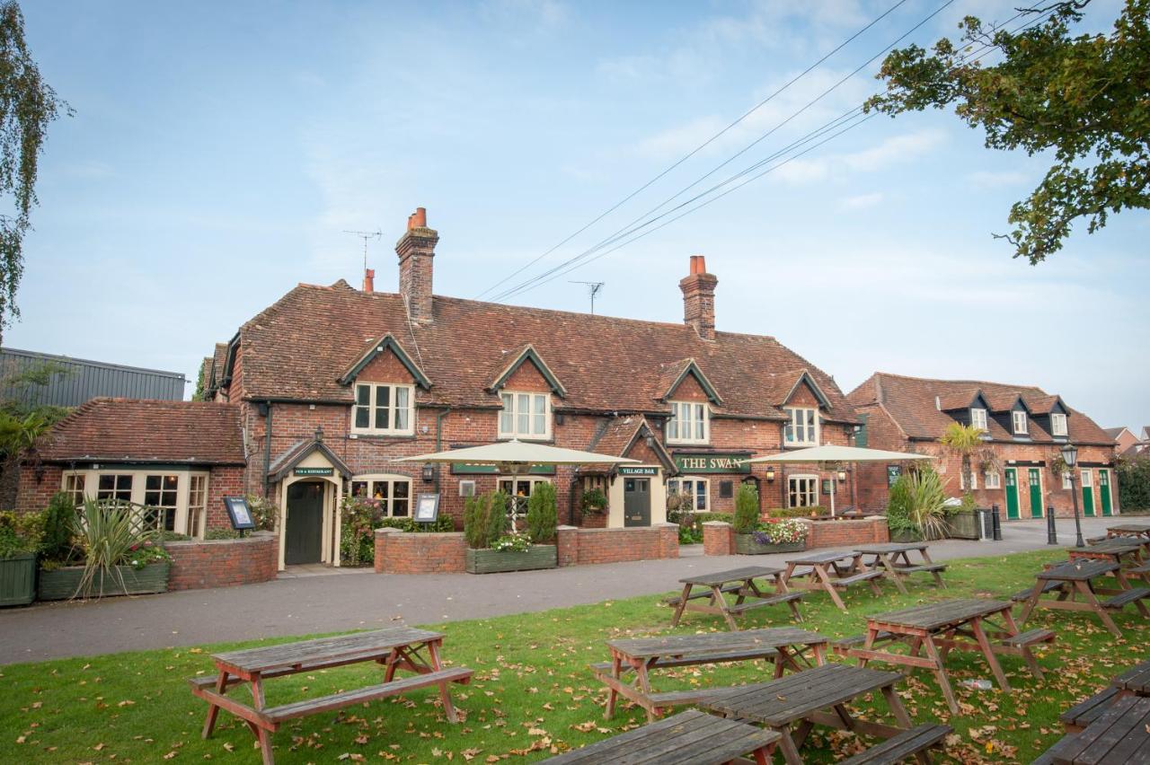 Swan, Thatcham By Marston'S Inns Екстериор снимка