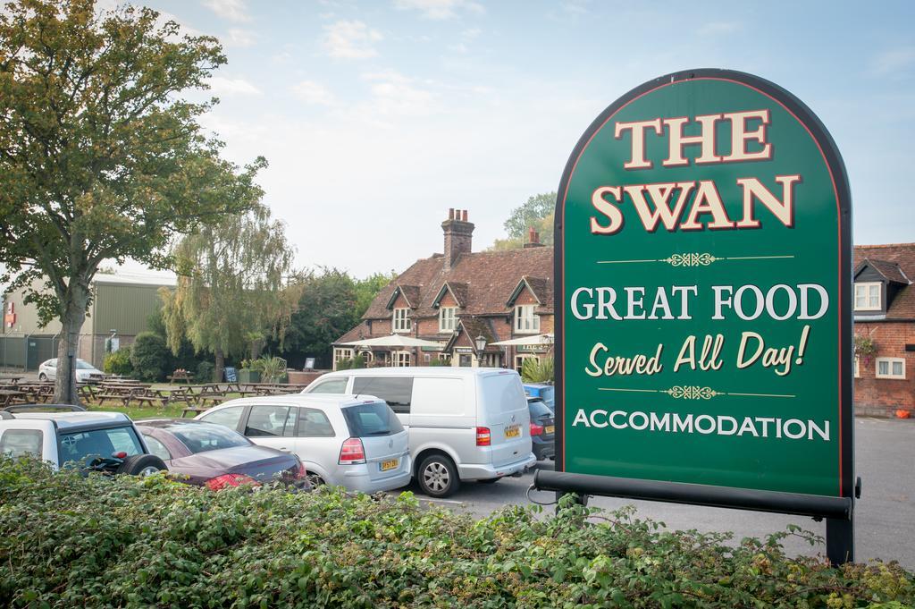 Swan, Thatcham By Marston'S Inns Екстериор снимка